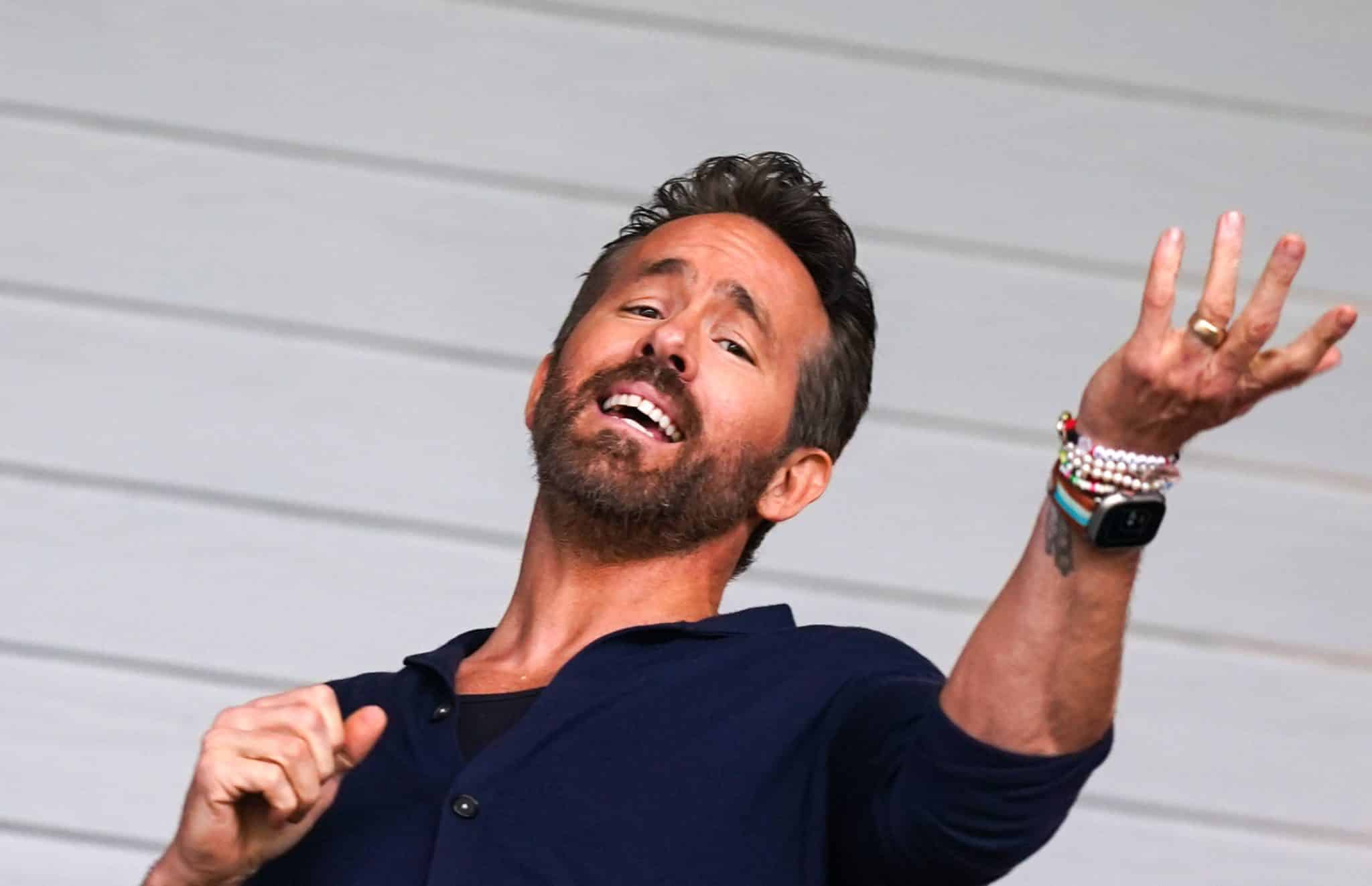 Time de Ryan Reynolds quer tirar jogador do Arsenal