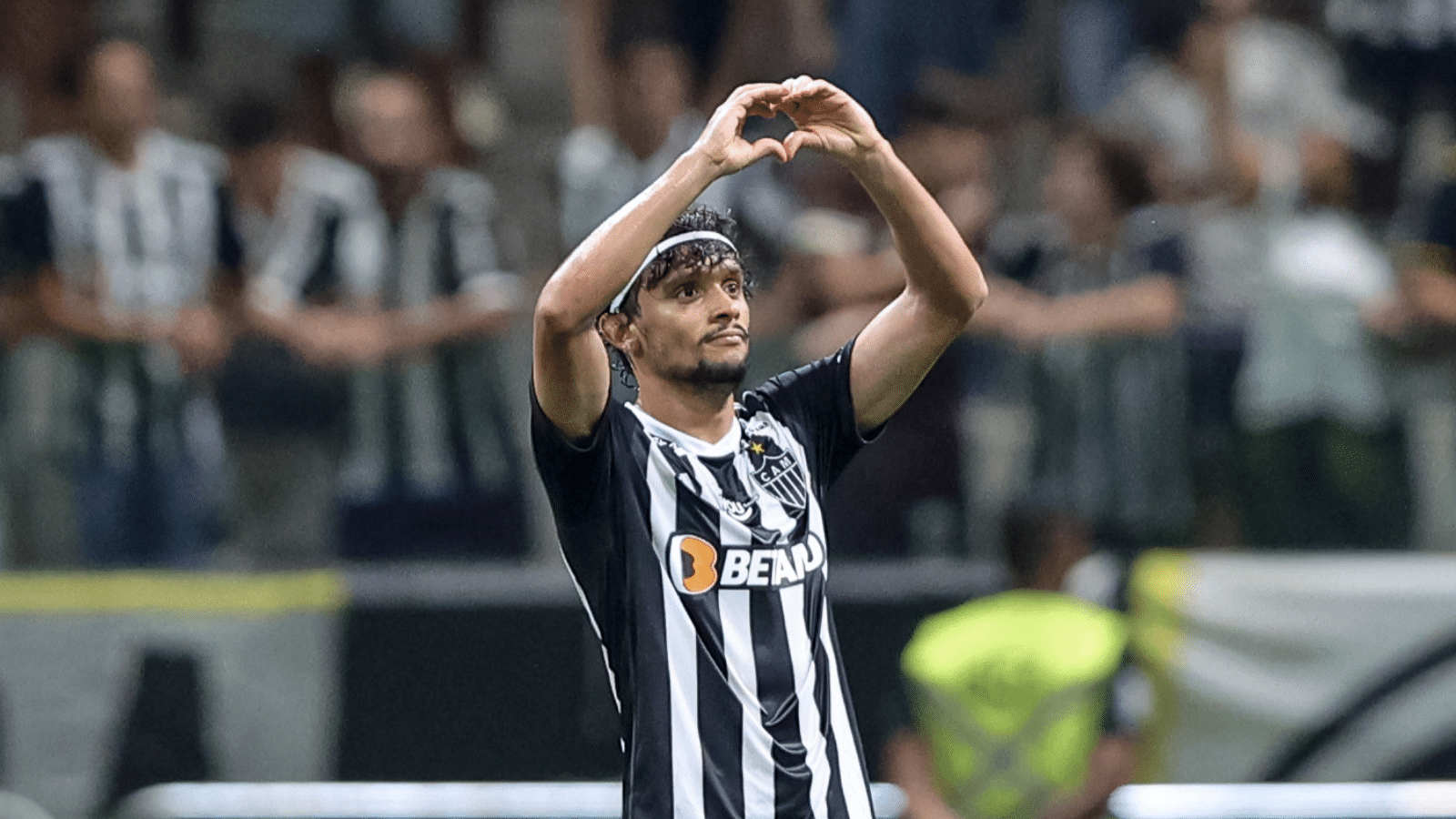 &lsquo;Confian&ccedil;a e felicidade&rsquo;: decisivo, Scarpa se encontra no Atl&eacute;tico-MG de Milito