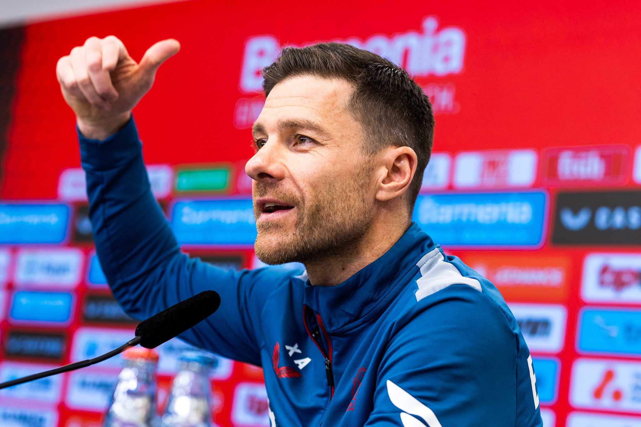 Xabi Alonso na Premier League? O pr&oacute;prio t&eacute;cnico n&atilde;o descartou a ideia