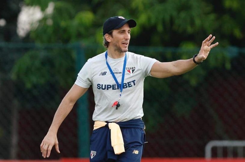 A estatística bizarra que faz Luis Zubeldía ser um ‘recordista’ de suspensões