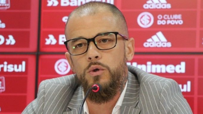 &Iacute;dolo do Internacional, D&rsquo;Alessandro admite rusga com a atual dire&ccedil;&atilde;o e elogia rival