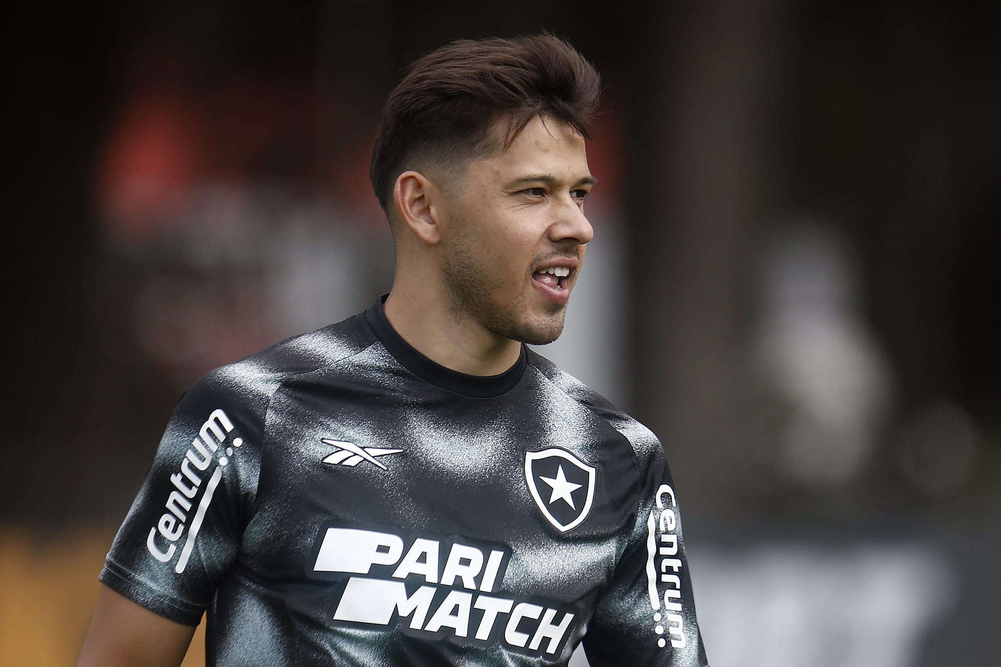 Hern&aacute;ndez e Romero voltam a treinar no Botafogo ap&oacute;s afastamento por indisciplina