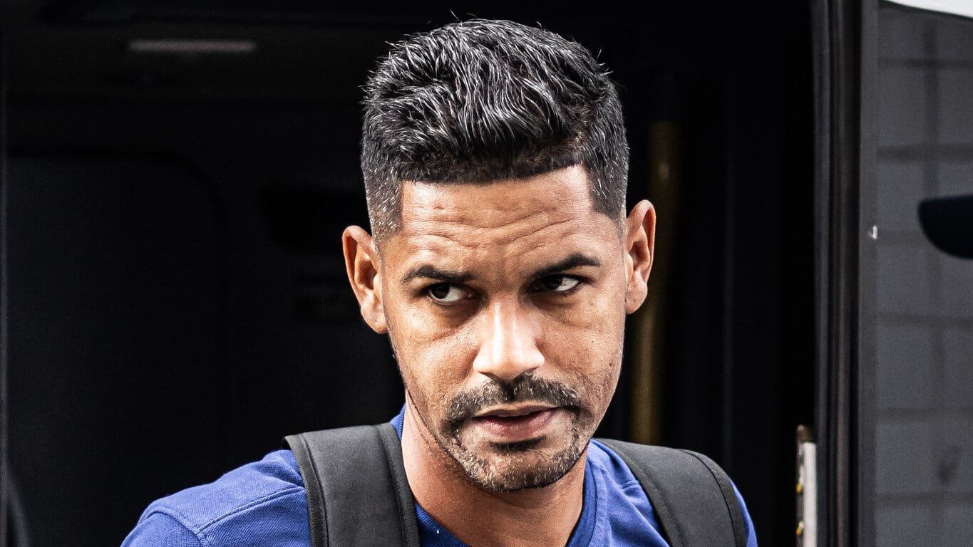 Recuperado, Aderlan ter&aacute; que vencer boa fase de Chermont para voltar ao Santos