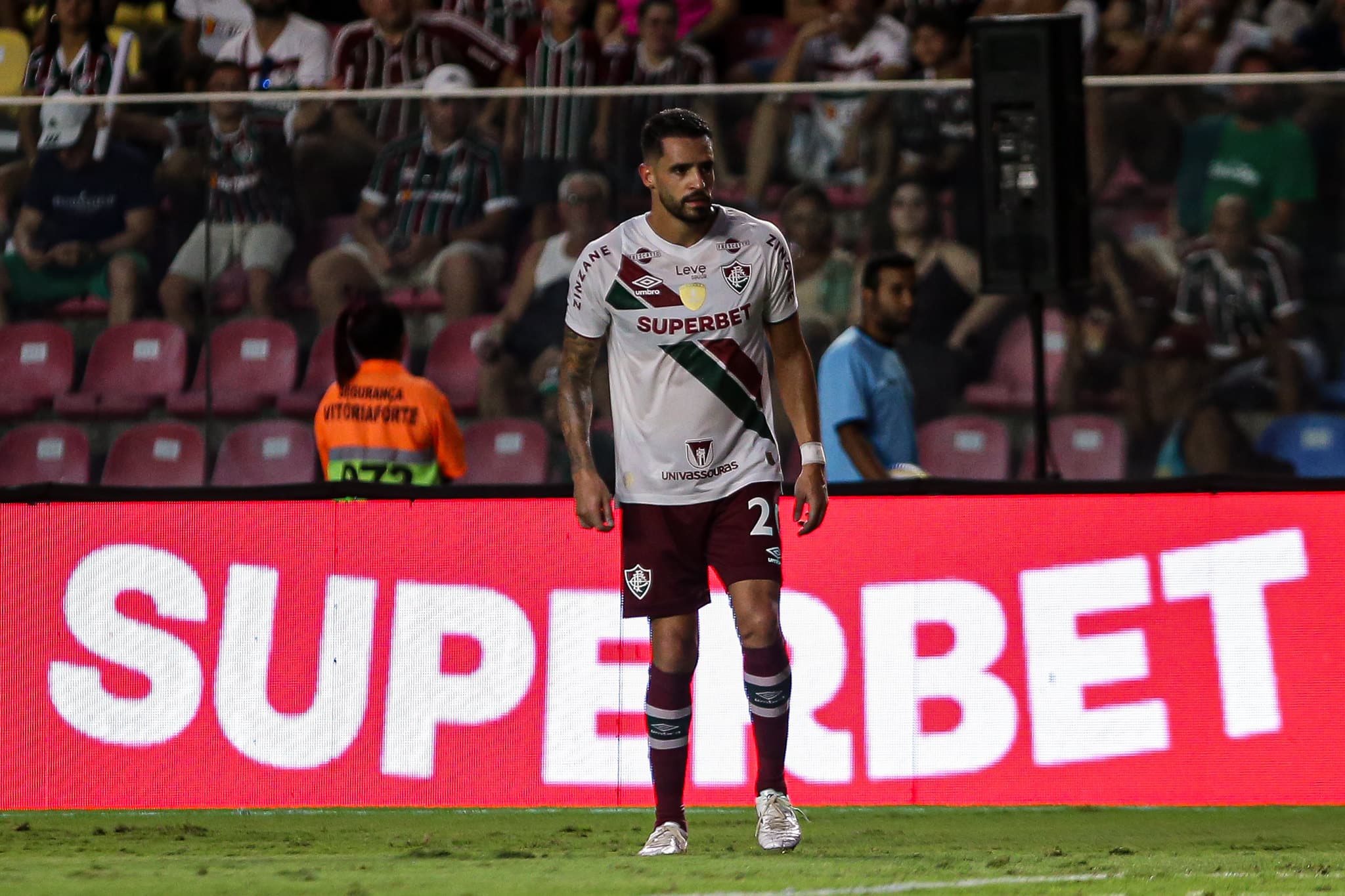 Ainda sem deslanchar no Fluminense, Renato Augusto jogou como um falso 9 contra o Sampaio Corr&ecirc;a na Copa do Brasil - Foto: Marcelo Gon&ccedil;alves/Fluminense FC