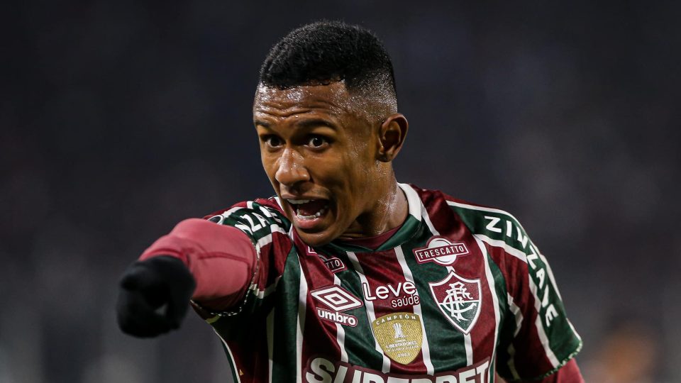 Diniz escala Marquinhos na lateral do Fluminense, e tem dúvida na zaga