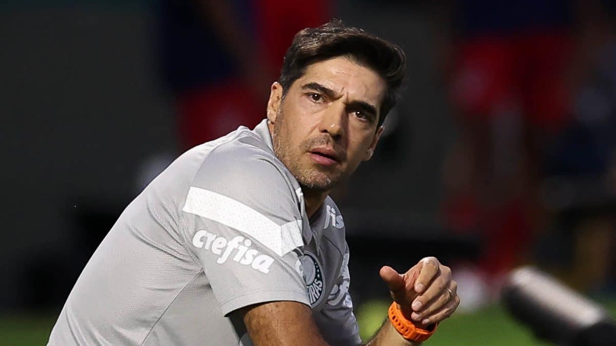 Problema n&atilde;o est&aacute; nos advers&aacute;rios: chegou a hora de o Palmeiras jogar futebol em 2024