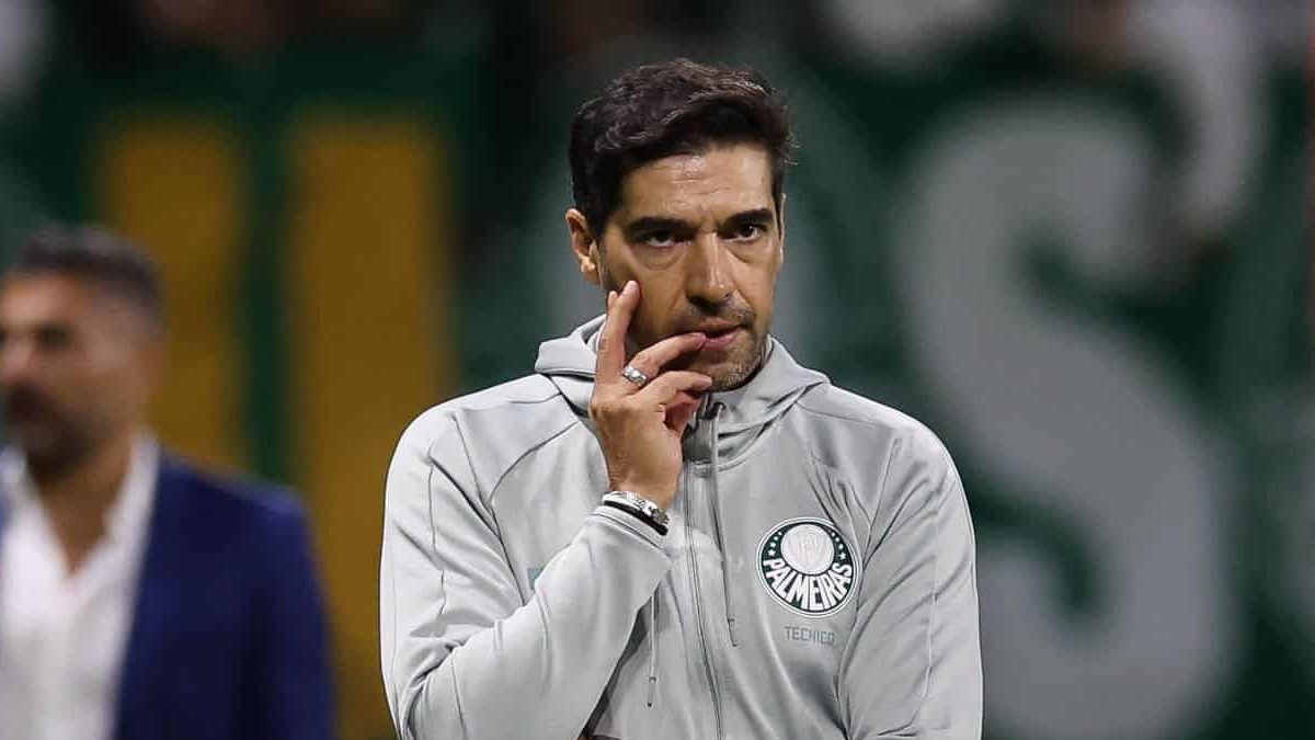 Abel tirou o pr&oacute;prio direito de ficar calado sobre pr&eacute;-contrato para deixar Palmeiras