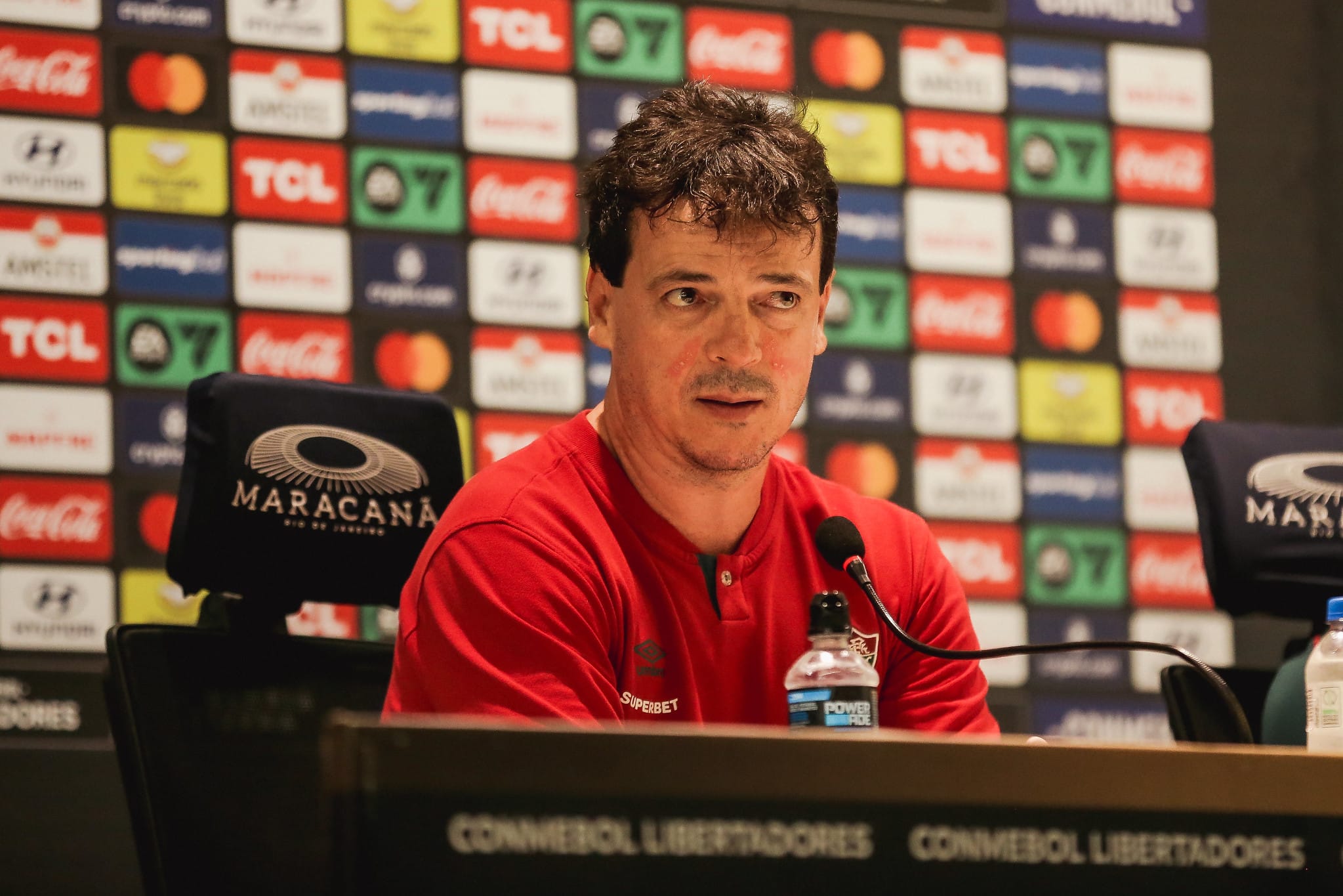 O que Diniz achou de cr&iacute;ticas em protestos e vit&oacute;ria do Fluminense na Libertadores&nbsp;