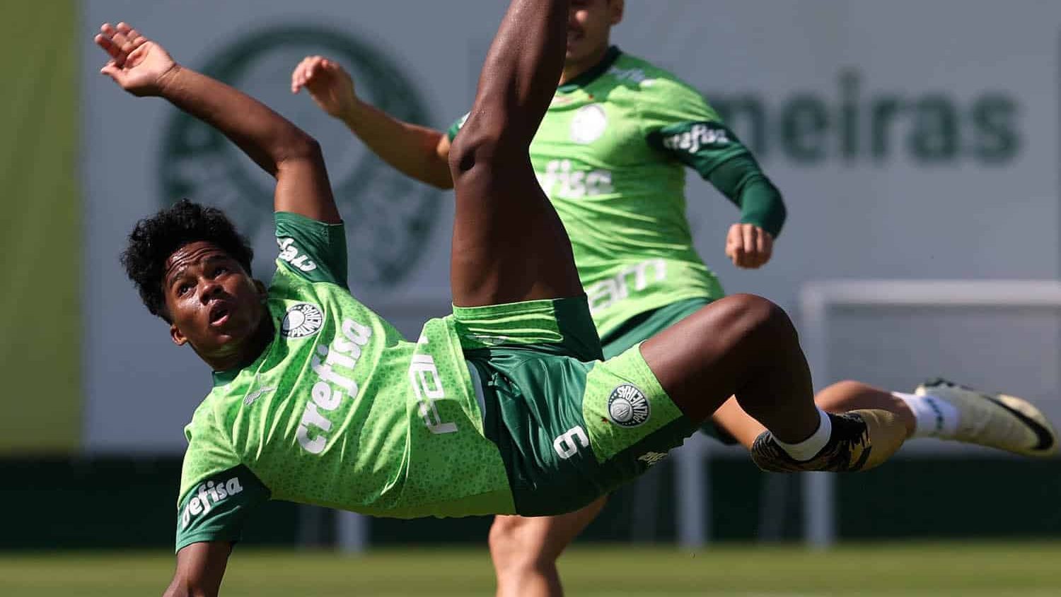 O que Endrick precisa fazer para se igualar a Gabriel Jesus em despedida do Palmeiras