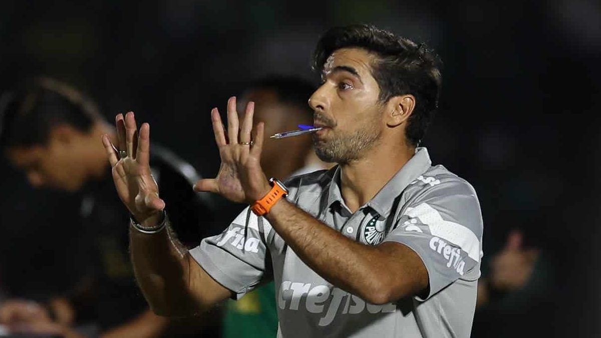Abel adota sil&ecirc;ncio: n&atilde;o explica nem quest&atilde;o Al Sadd e nem futebol ruim do Palmeiras
