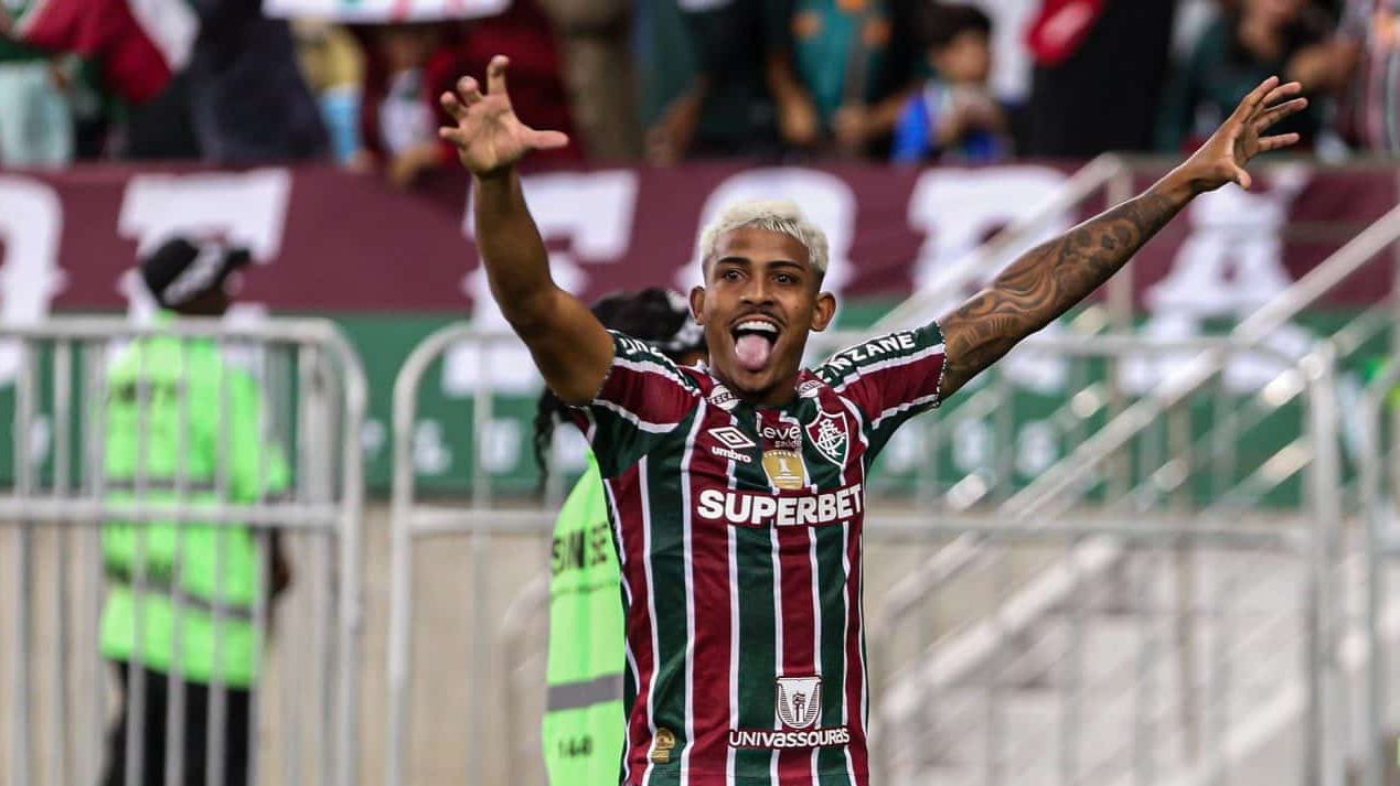 John Kennedy ajuda Fluminense a superar falhas para seguir invicto na Libertadores
