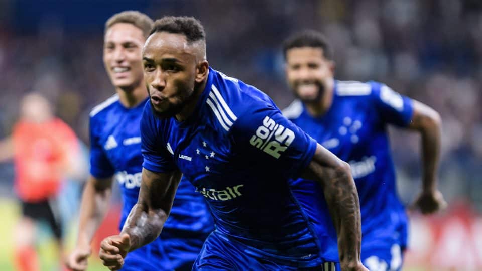 Cruzeiro completa remontada e garante vaga direta nas oitavas da Sul-Americana