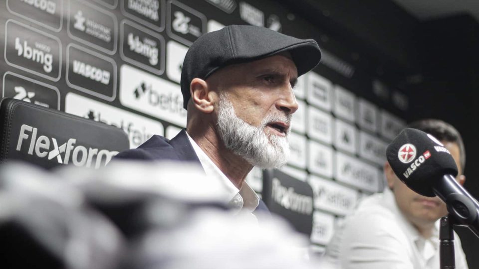 ‘Coragem para jogar’: Álvaro Pacheco fala sobre o que esperar do seu time no Vasco