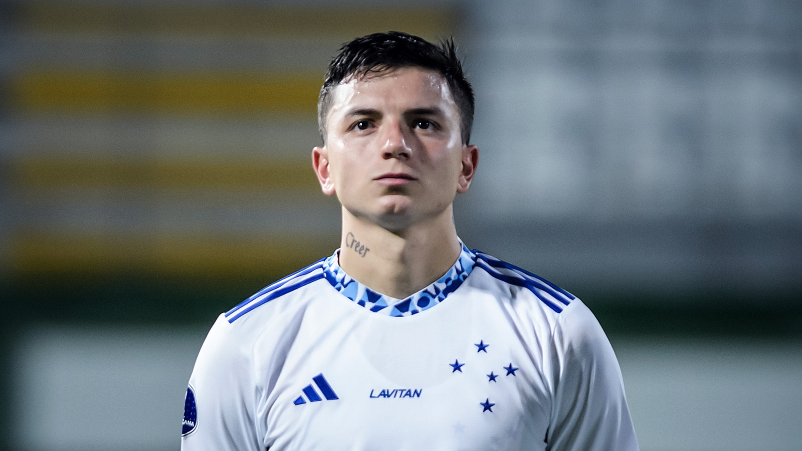 Esperando por janela, Seabra encontra solu&ccedil;&otilde;es dentro do Cruzeiro