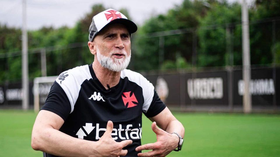 Fã de novela e amigo de Abel Ferreira, Álvaro Pacheco fala sobre acerto com o Vasco
