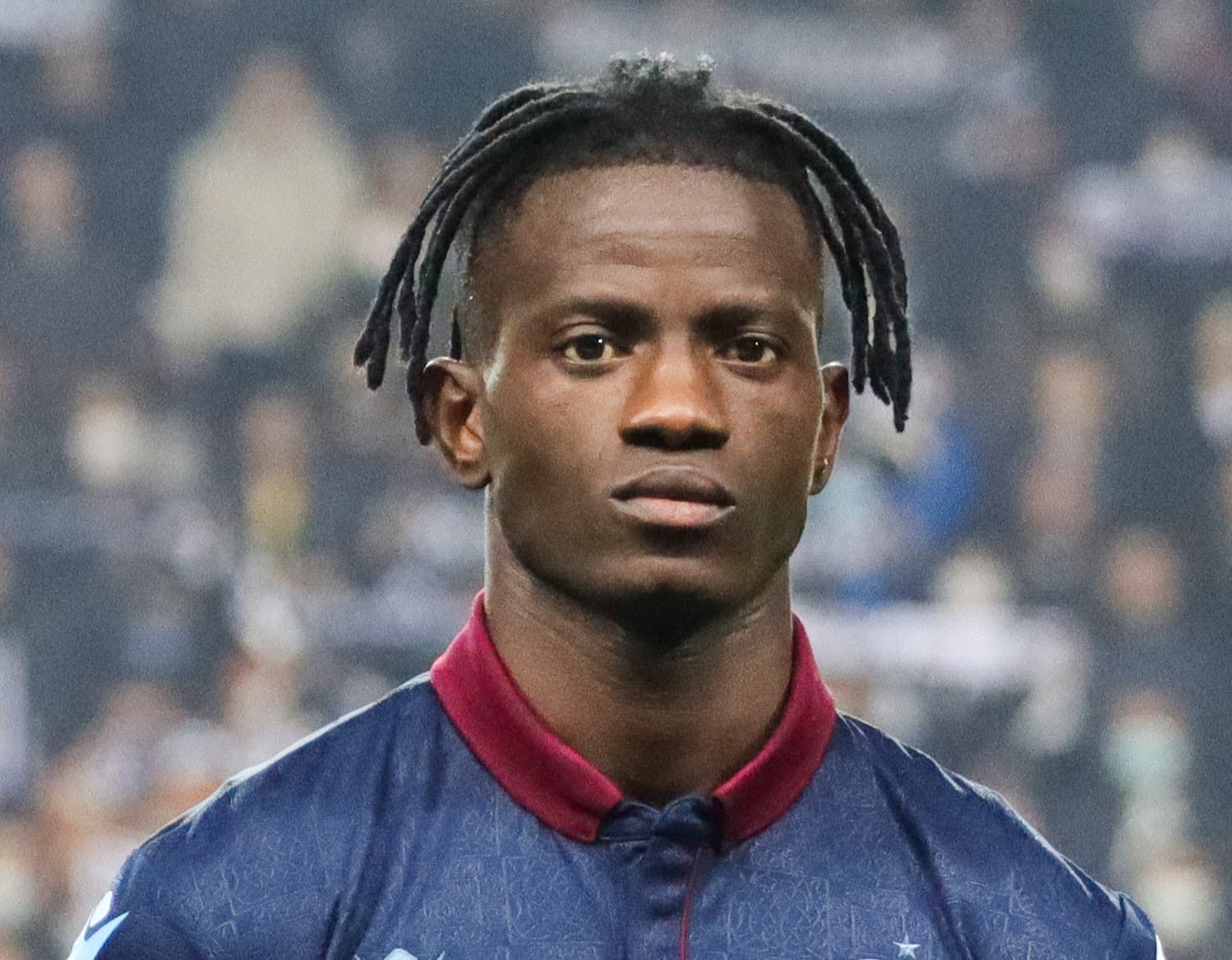 Romenos suspeitam que ex-Barcelona mandou g&ecirc;meo para jogar no seu lugar