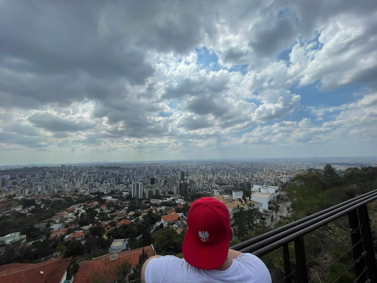 Bart Gut e a bela vista de Belo Horizonte, capital de Minas Gerais