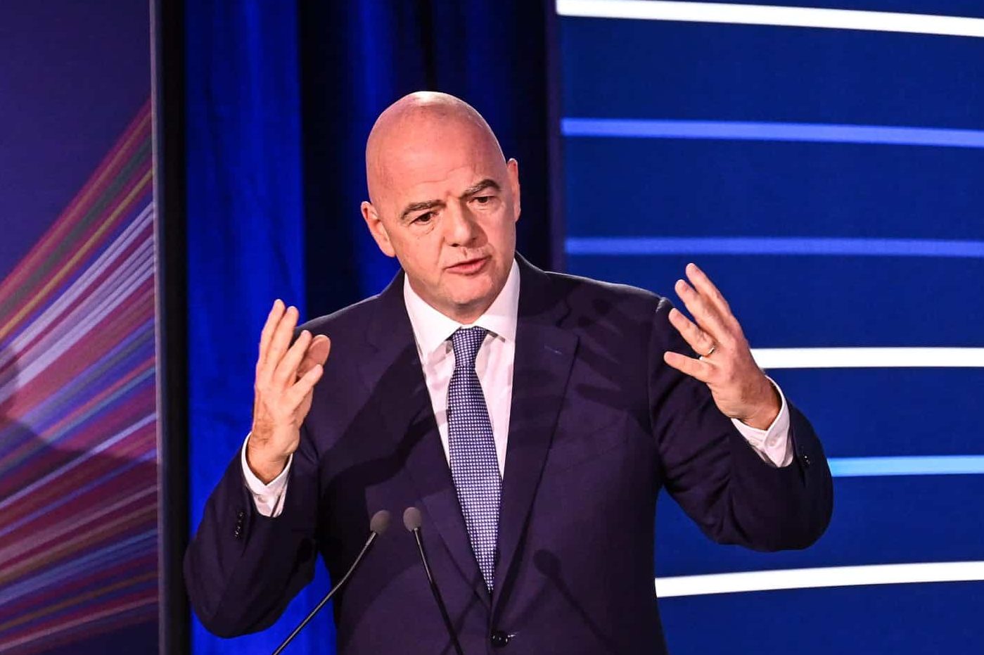 FIFA estuda permitir que jogos de ligas nacionais sejam disputados no exterior