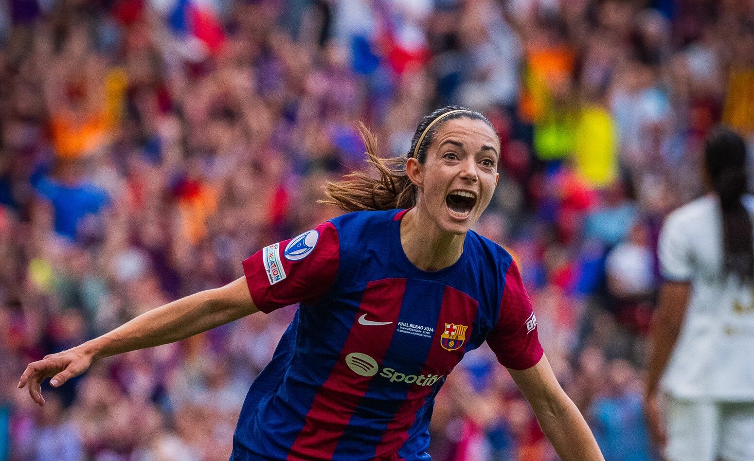 P&uacute;blico recorde, mensagem pr&oacute;-Palestina e gol de melhor do Mundo: Barcelona &eacute; tri da Champions Feminina