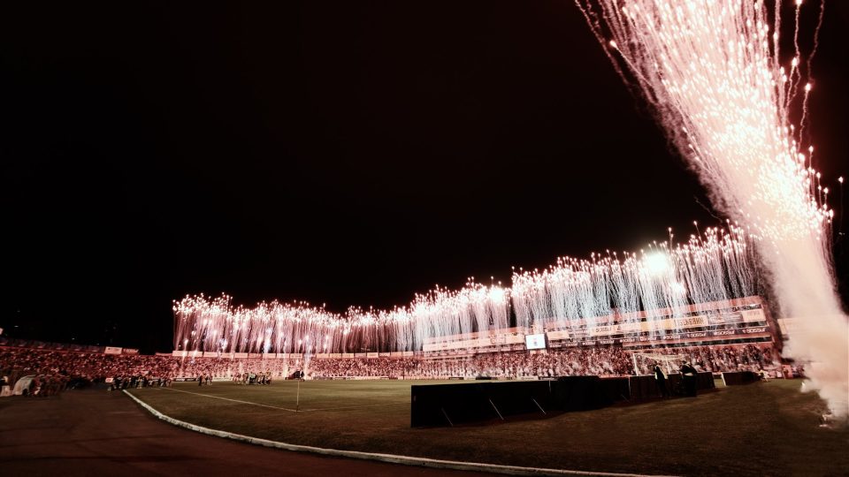 Sob risco de fechar as portas, Paraná tenta se reerguer com apoio impressionante de sua torcida