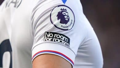 Coment&aacute;rios racistas fazem Premier League afastar ex-&aacute;rbitro do futebol ingl&ecirc;s