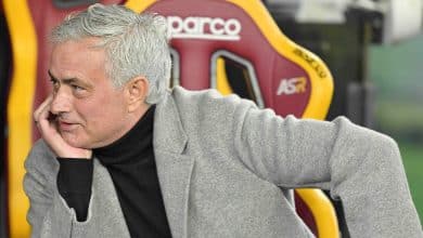Mourinho pede um time para treinar em propaganda de aplicativo de entrega