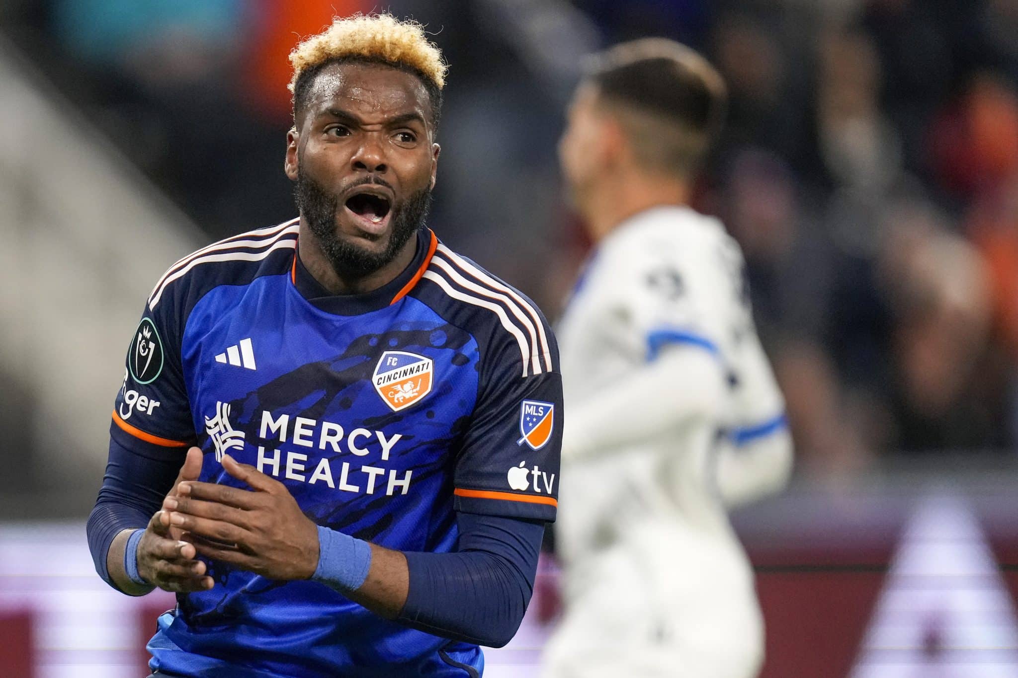 Atacante da MLS quebra maxilar ap&oacute;s levar soco em bar; boxeador &eacute; suspeito