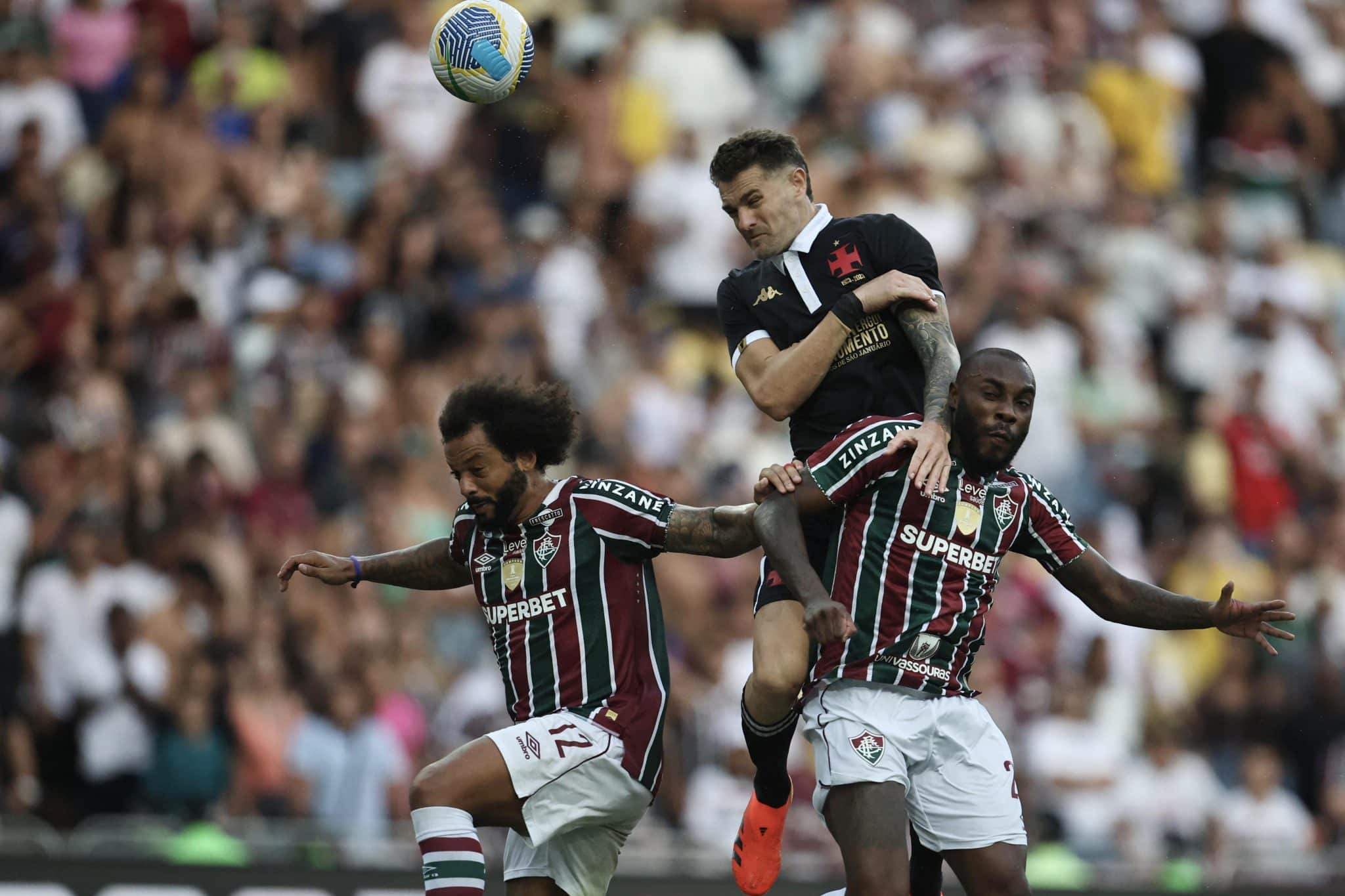 Fluminense acumula problemas na bola a&eacute;rea no Campeonato Brasileiro, contra o Vasco, Vegetti aproveitou falha coletiva na defesa - Foto: Icon sport