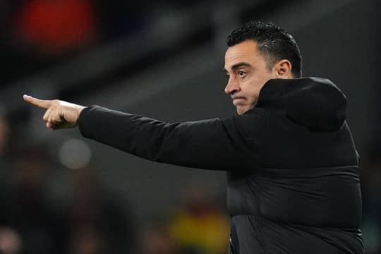Sa&iacute;da de Xavi pode convencer titular a ficar no Barcelona