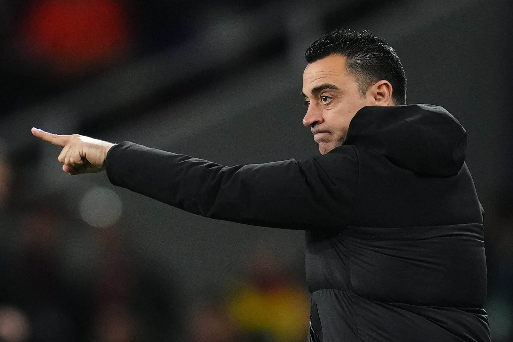 Sa&iacute;da de Xavi pode convencer titular a ficar no Barcelona