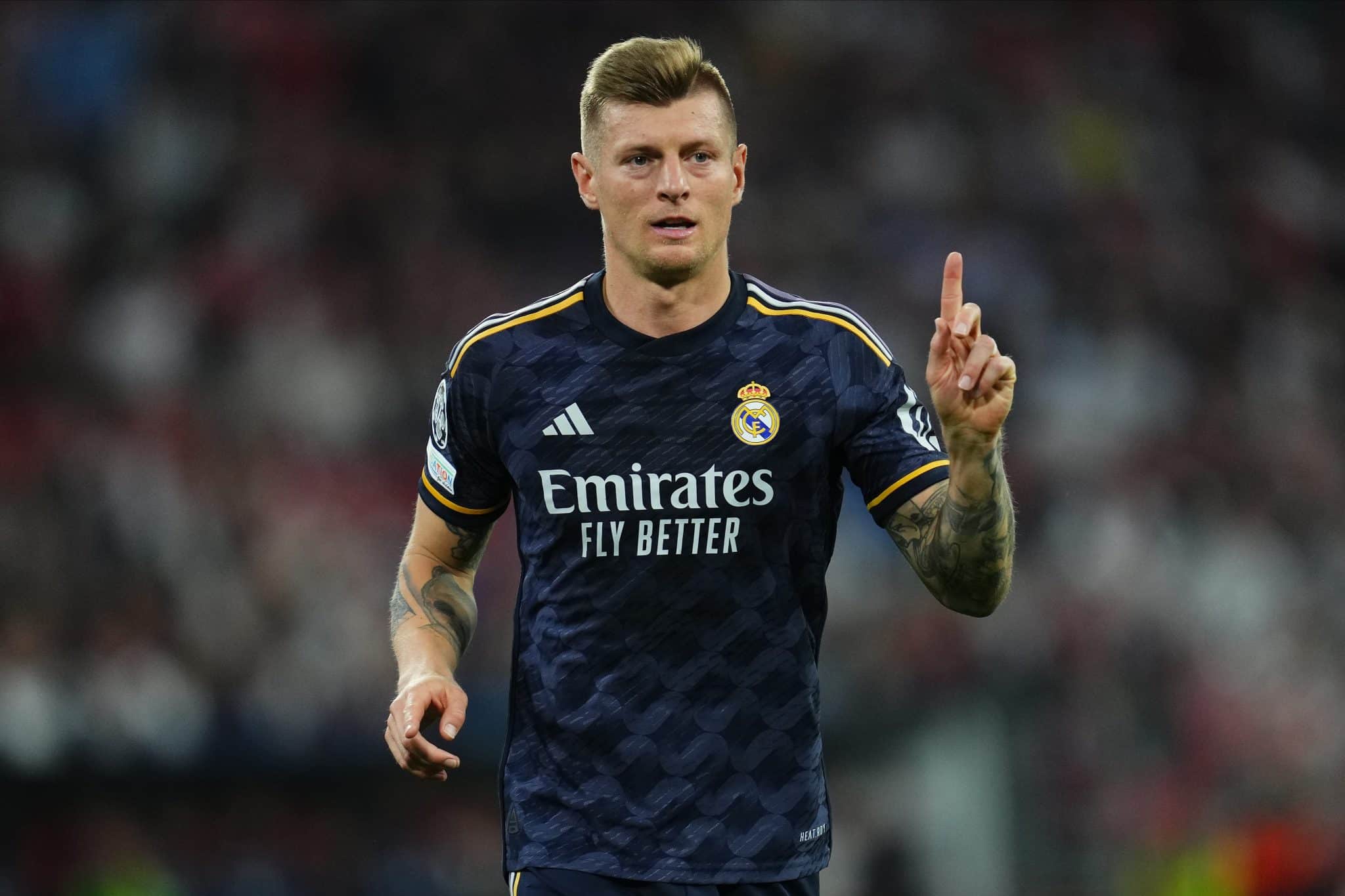 Kroos renovar&aacute; com o Real Madrid? Meio-campista adota mist&eacute;rio