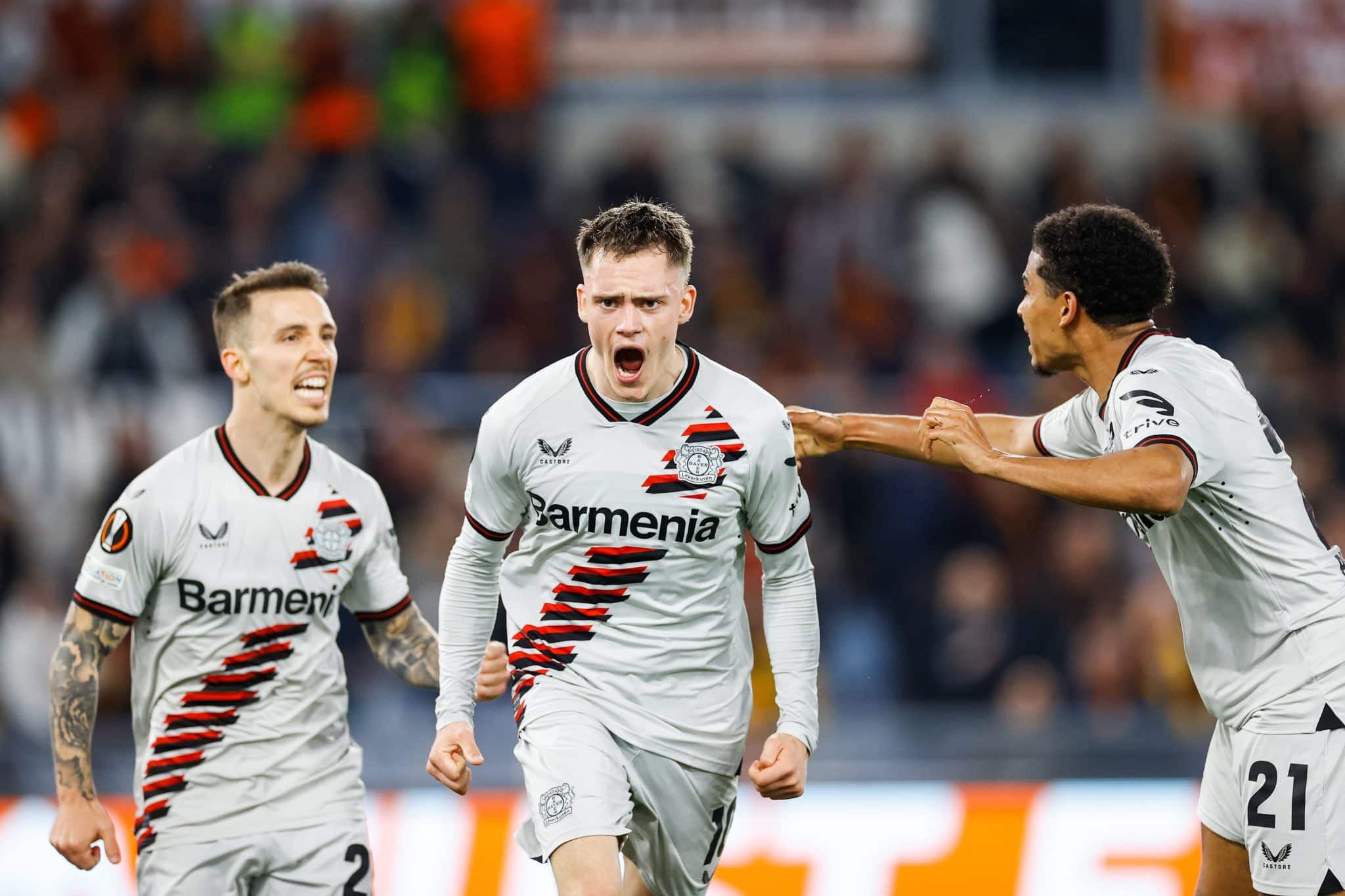 Invictos para sempre? Bayer Leverkusen amassa a Roma e se aproxima da Tr&iacute;plice Coroa
