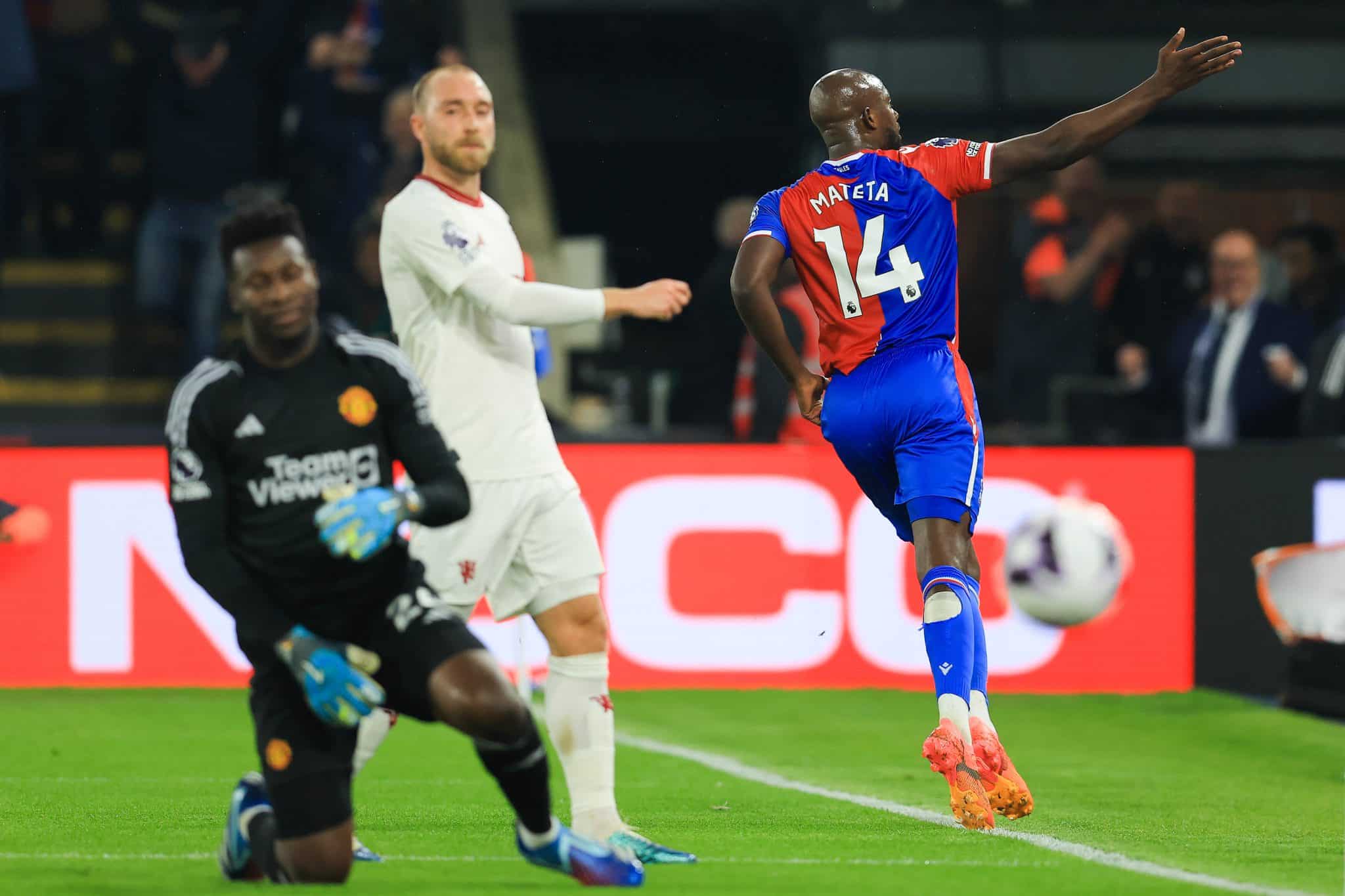 Manchester United n&atilde;o v&ecirc; a cor da bola e &eacute; humilhado pelo Crystal Palace