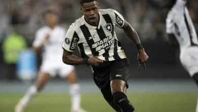 J&uacute;nior Santos volta a decidir, Botafogo vence a LDU e depende de si na Libertadores