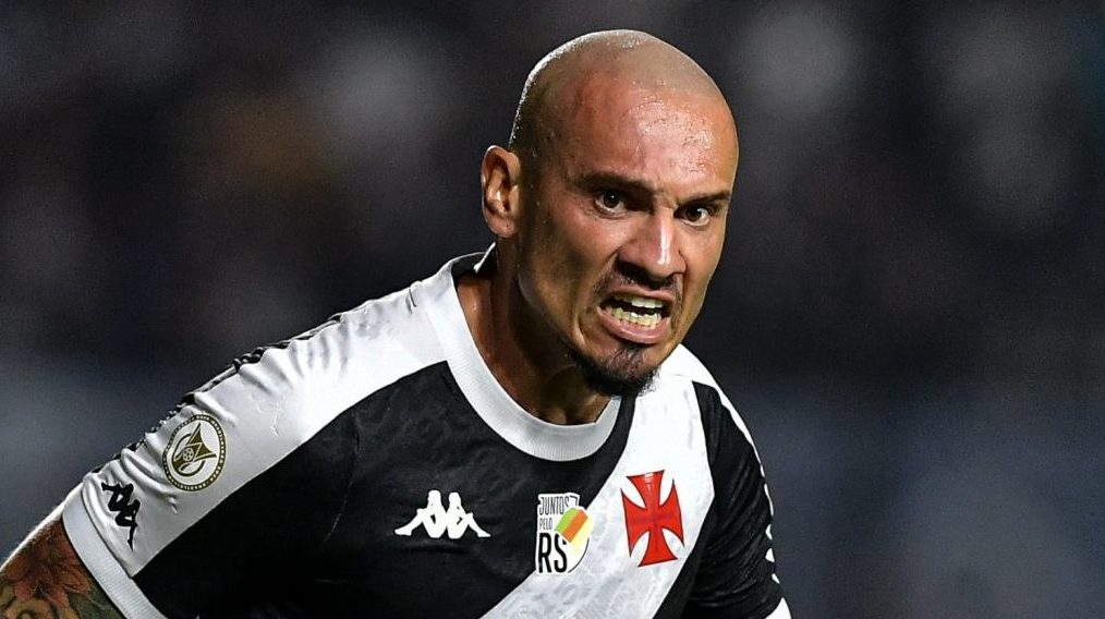 Gol contra o Vit&oacute;ria ajuda a consolidar novo momento do zagueiro Maicon no Vasco