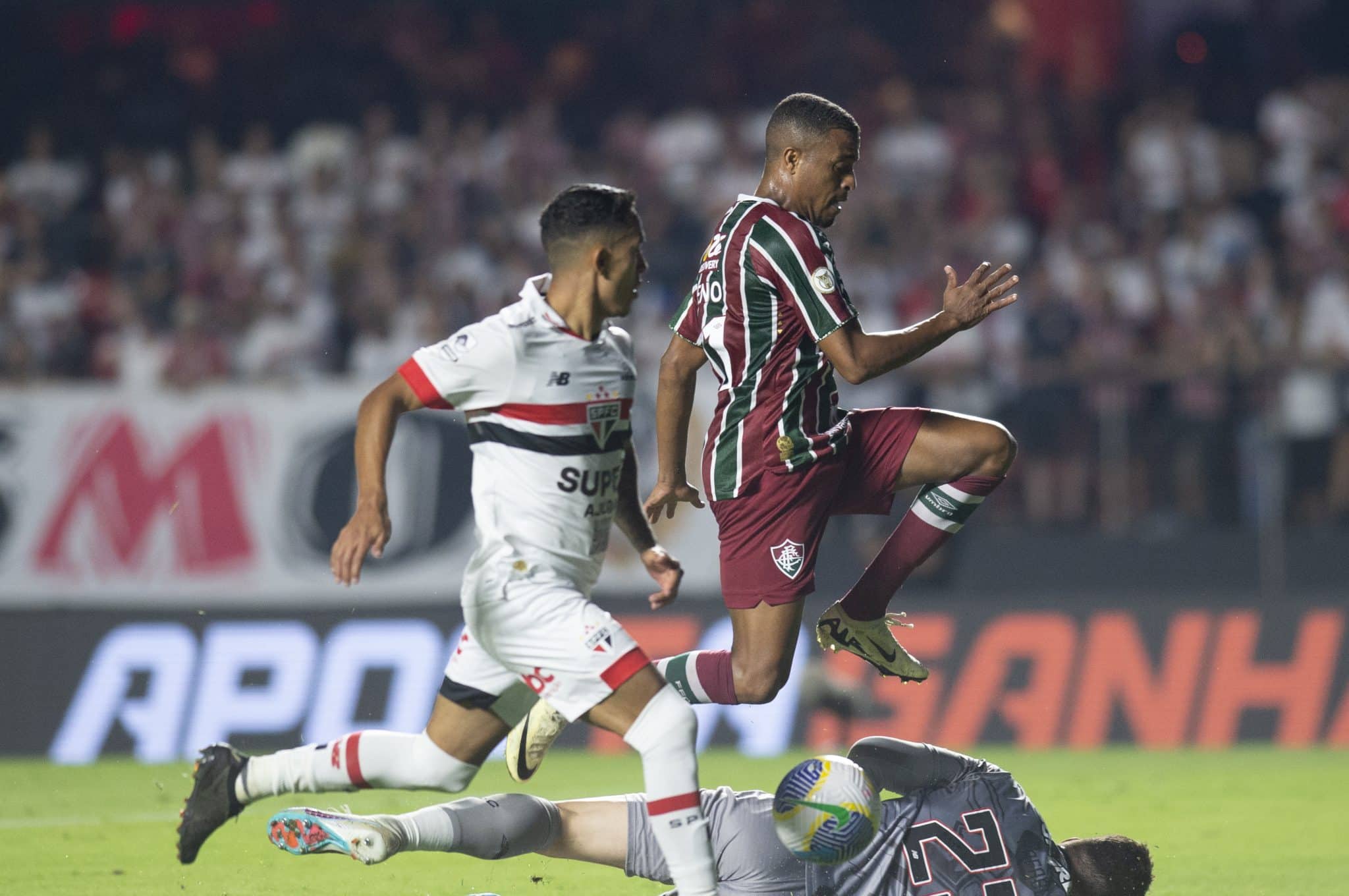 Keno completou boa jogada de rec&eacute;m reintegrados e abriu o placar para o Fluminense - Foto: Icon Sport