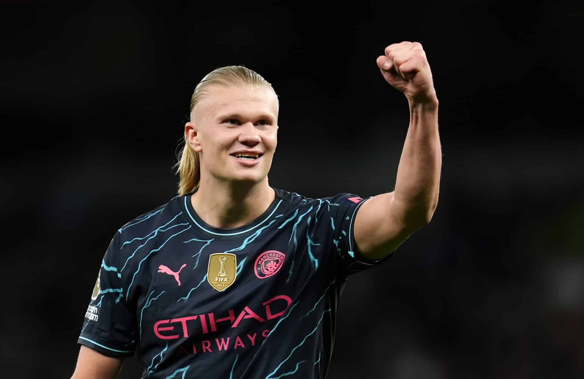 O tubar&atilde;o n&atilde;o perdoa: Manchester City bate Tottenham e se aproxima do t&iacute;tulo ingl&ecirc;s