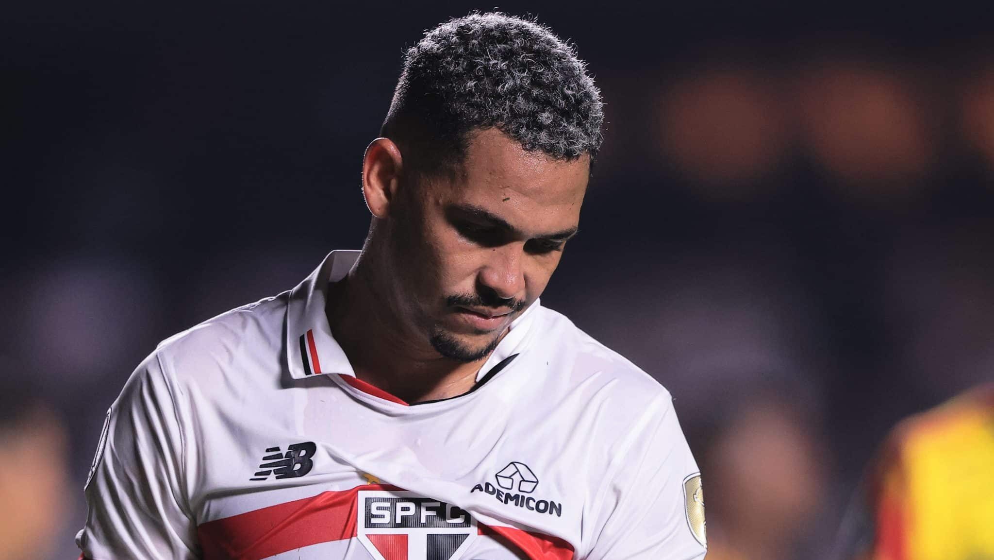 N&atilde;o &eacute; s&oacute; o Zubeld&iacute;a&hellip; Luciano lidera o Brasileir&atilde;o com m&eacute;dia impressionante de cart&otilde;es amarelos