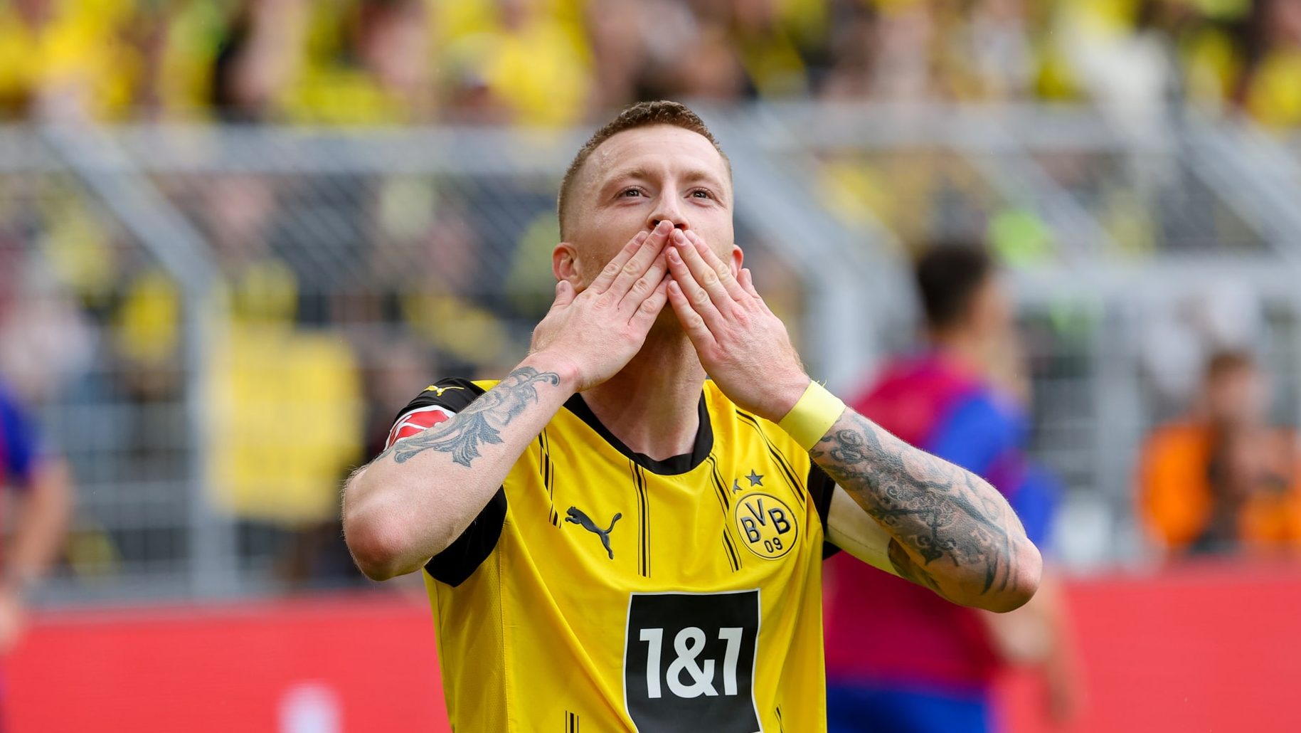 O adeus de Marco Reus &agrave; torcida do Borussia Dortmund teve gola&ccedil;o e muita emo&ccedil;&atilde;o