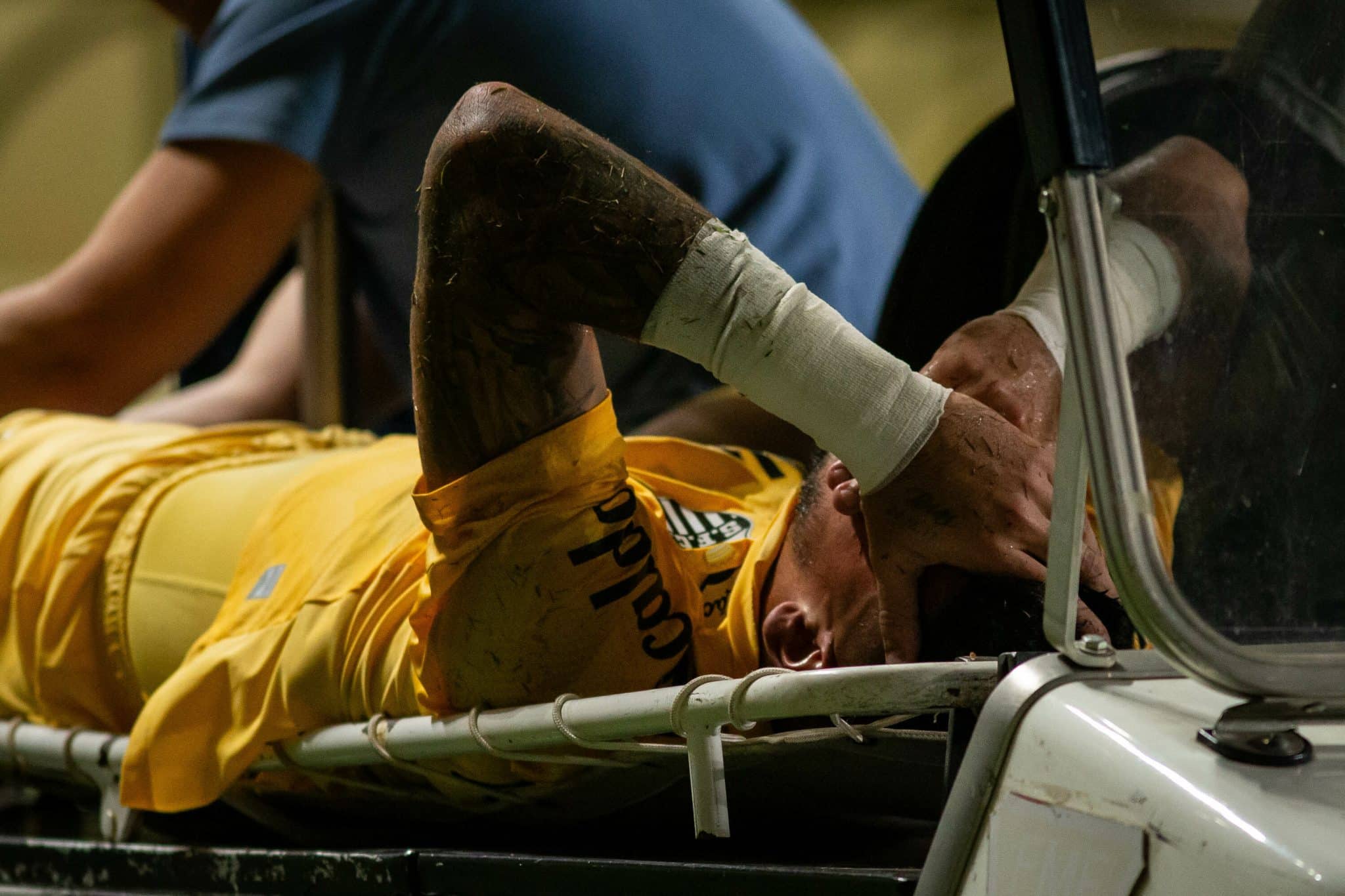 Jo&atilde;o Paulo vai passar por cirurgia e n&atilde;o deve mais atuar pelo Santos na S&eacute;rie B