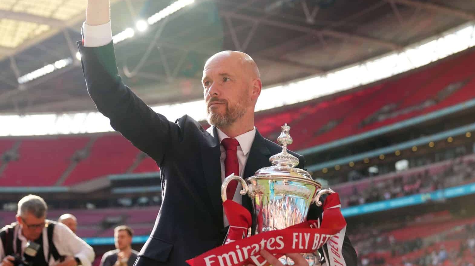 Diretoria do United encontra sa&iacute;da para decidir sobre sa&iacute;da de Erik ten Hag