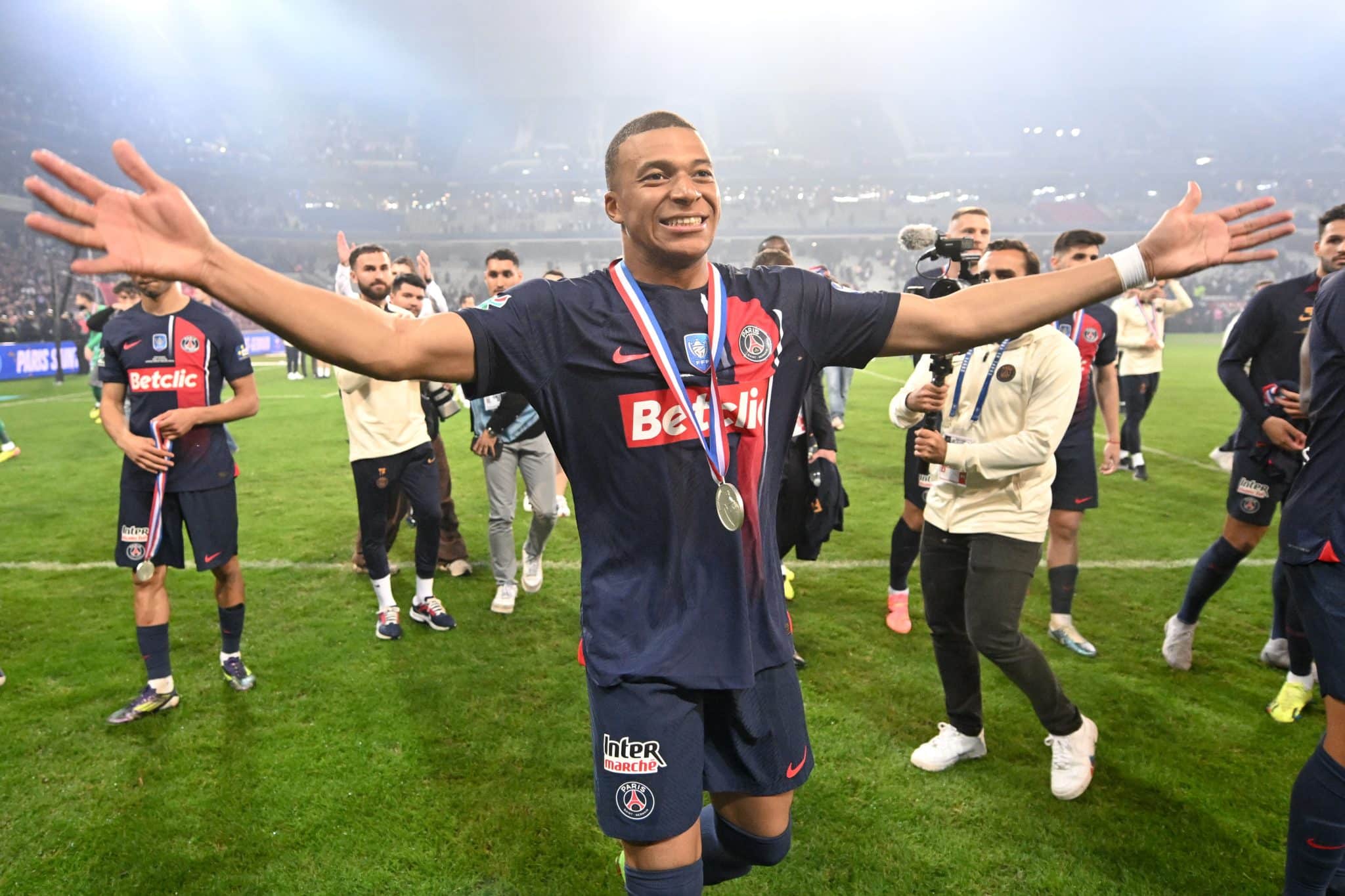 Mbapp&eacute; mostra nostalgia em despedida do PSG, mas diz esperar futuro fant&aacute;stico
