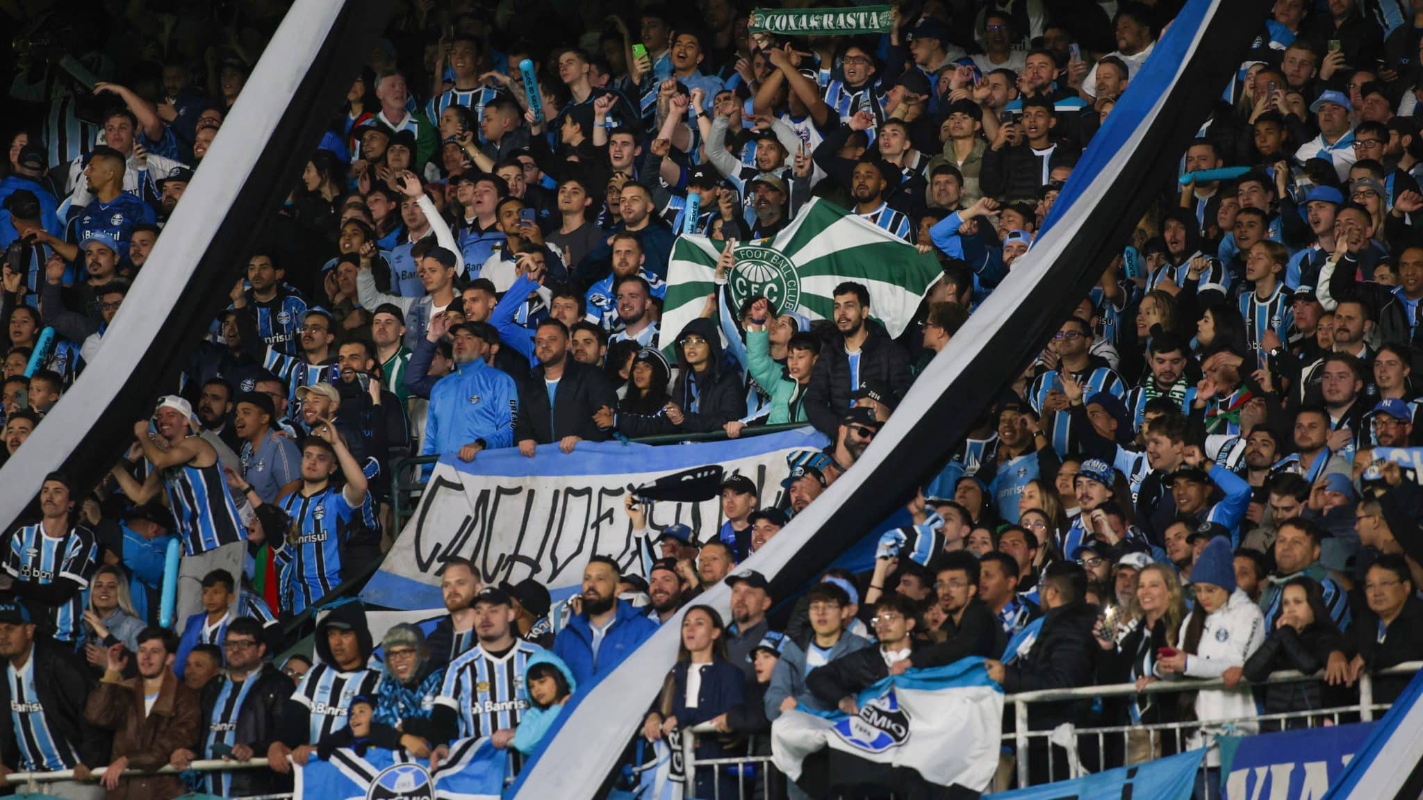 Torcida do Gr&ecirc;mio transformou o Couto Pereira no Ol&iacute;mpico em goleada na Libertadores