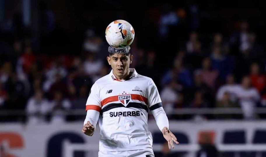 Renegado por Carpini, Alan Franco vira titular do São Paulo com números impressionantes