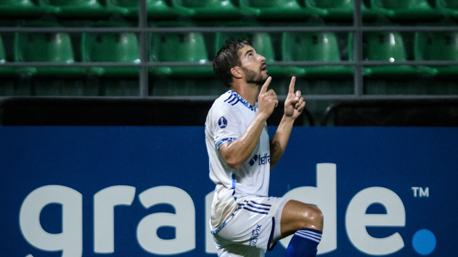 Cruzeiro supera Alianza e primeiro tempo morno para seguir vivo na Sul-Americana