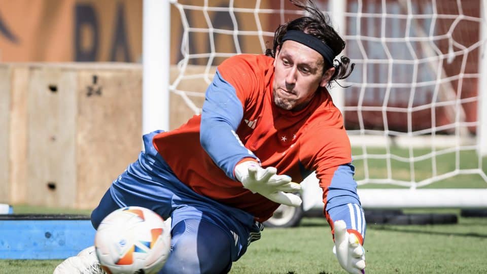 Experiência de Cássio pode ser fundamental em jovem elenco do Cruzeiro