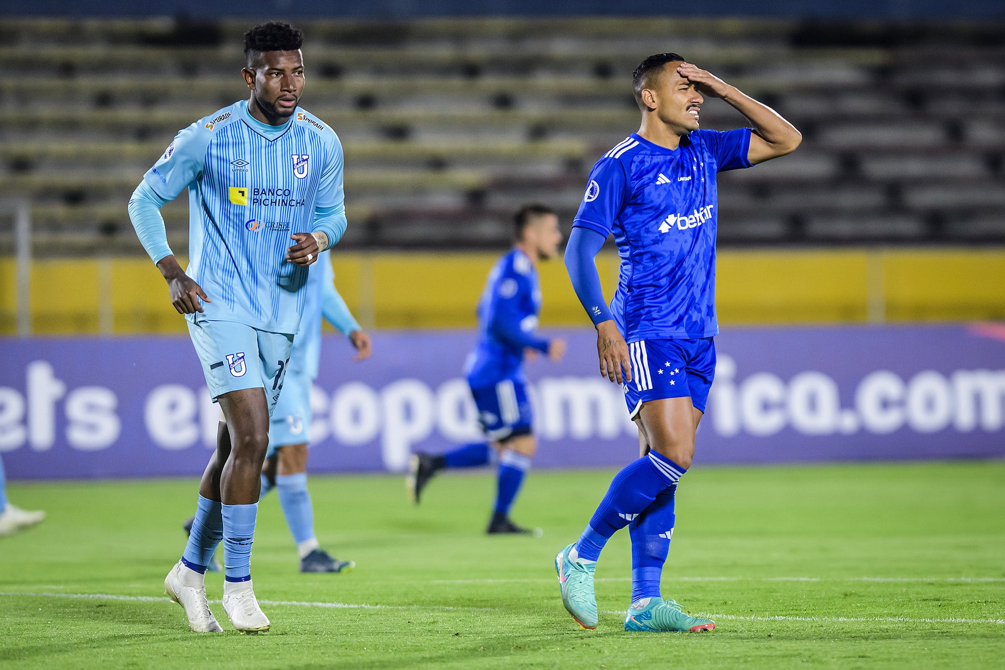 O Cruzeiro, muito modificado, n&atilde;o saiu do 0 a 0 contra a Universidad Cat&oacute;lica (EQU) no jogo de ida