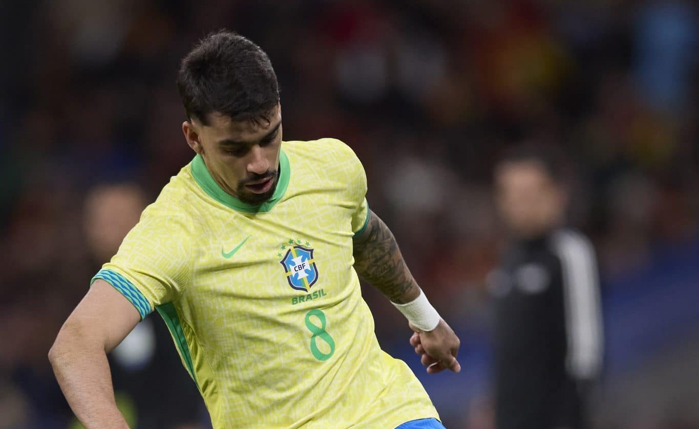 Investigado na Inglaterra, Paquet&aacute; agradece a Dorival por perman&ecirc;ncia na sele&ccedil;&atilde;o