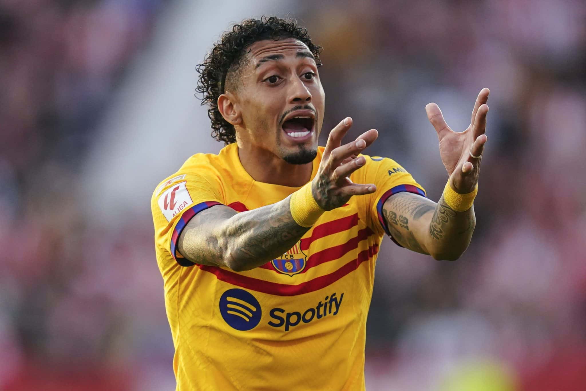 Vivendo altos e baixos no Barcelona, Raphinha &eacute; especulado no futebol ingl&ecirc;s