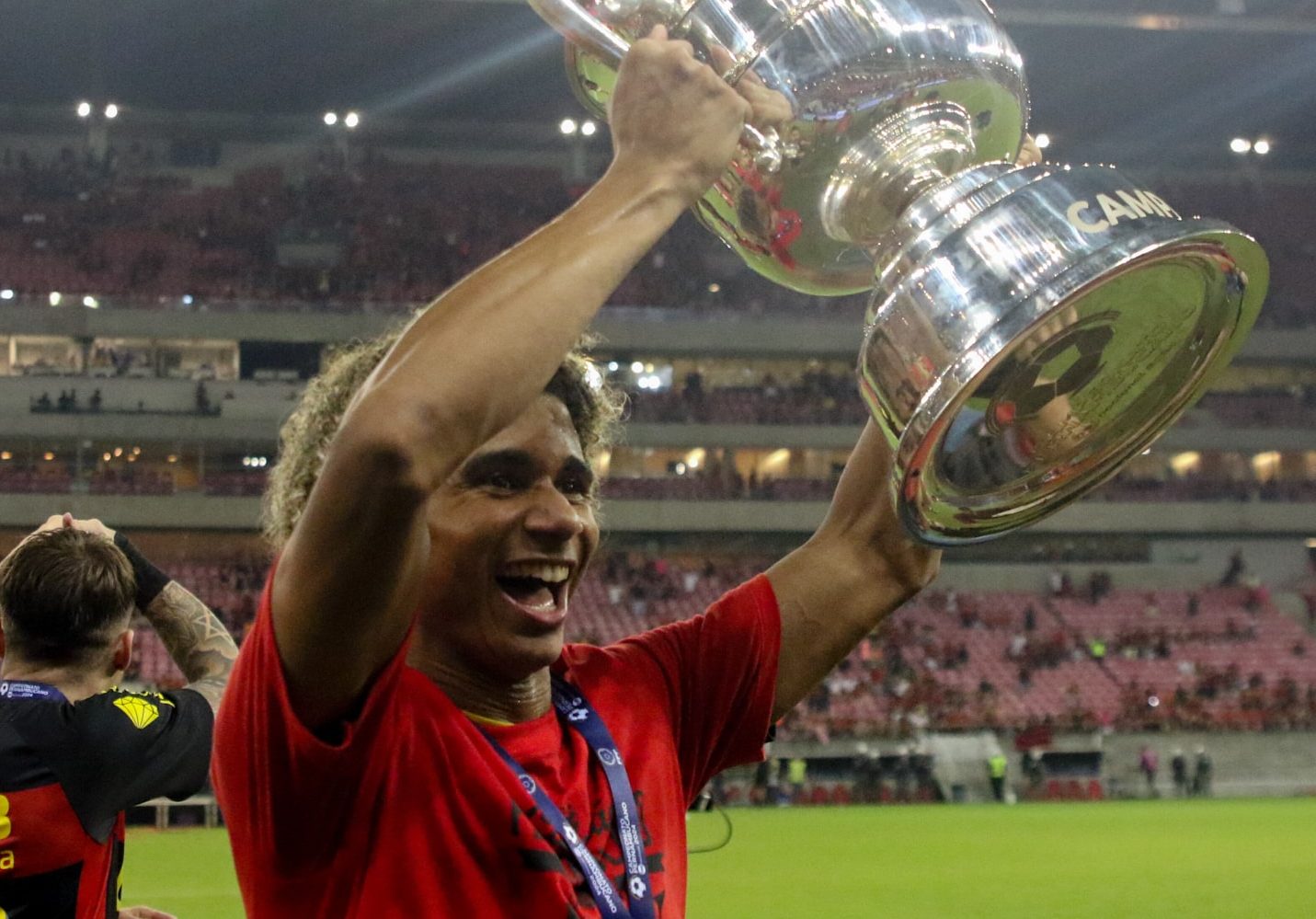 Novo Caf&uacute;? Promessa do Sport &eacute; desejado por Real, Barcelona e PSG